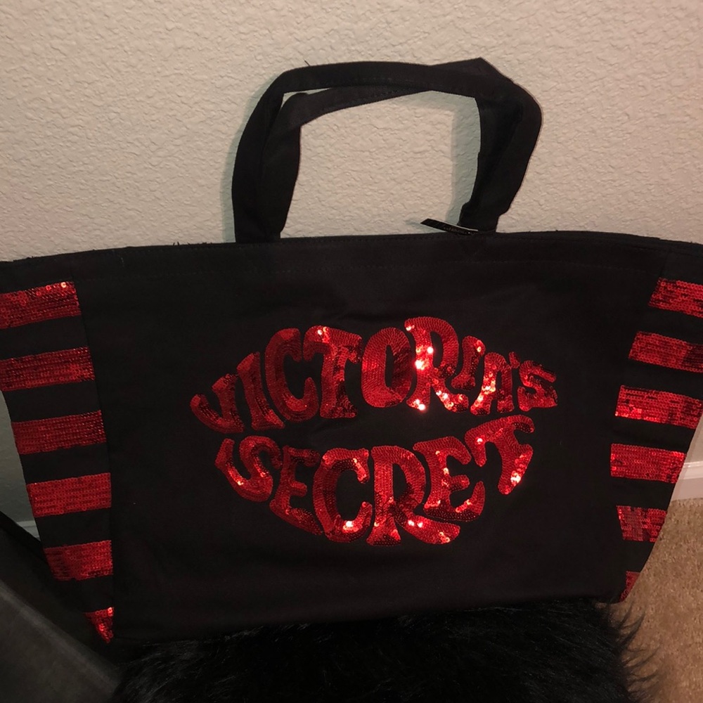 Victoria’s Secret Valentine’s Day tote